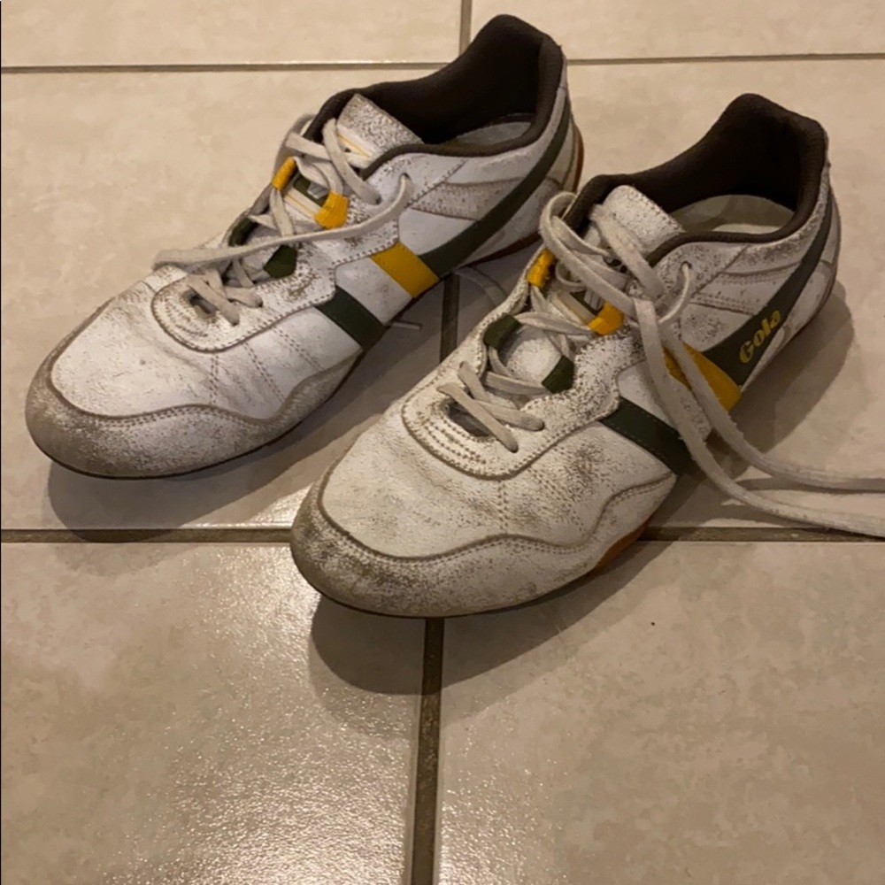 Hola distressed style size 10